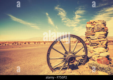 In stile retrò vecchio appoggiate, wild west concetto, Death Valley, Stati Uniti d'America. Foto Stock