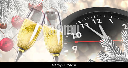 Immagine composita di champagne bicchieri tintinnanti Foto Stock