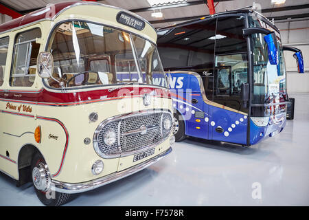 Manchester azienda di pullman andare Goodwins di Eccles allenatori memorizzato nel capannone vetrina vintage bus Bus spento double decker singolo Foto Stock