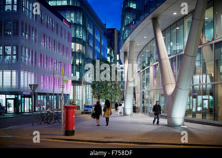 Manchester Deansgate uffici RBS guardando giù Hardman Street in Spinningfield serale per crepuscolo alba Beetham Tower (ELSA Foto Stock