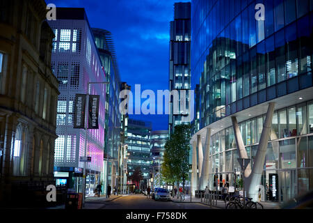 Manchester Deansgate uffici RBS guardando giù Hardman Street in Spinningfield serale per crepuscolo alba Beetham Tower (ELSA Foto Stock