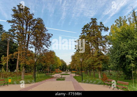 Attrezzature di bellezza un open-air kindergarten nel parco autunnale, Zavet, Bulgaria. Foto Stock