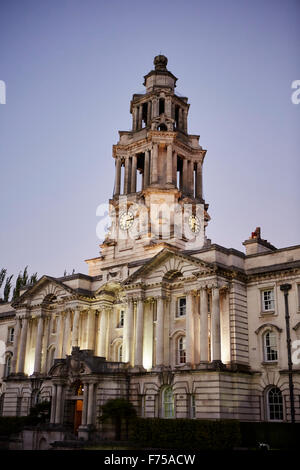 Stockport Town Hall progettata da architetto Sir Alfred Thomas Brumwell designato un Il Grade ii Listed è un edificio in pietra del 1975 buildi Foto Stock