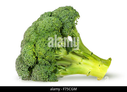 Grandi infiorescenze di broccoli freschi giacente isolati su sfondo bianco Foto Stock