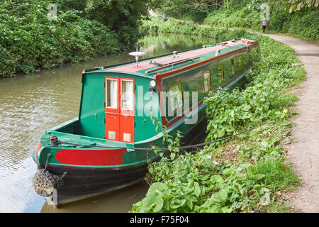 Narrowboat su Kennet and Avon canal in bagno, Somerset England Regno Unito Regno Unito Foto Stock