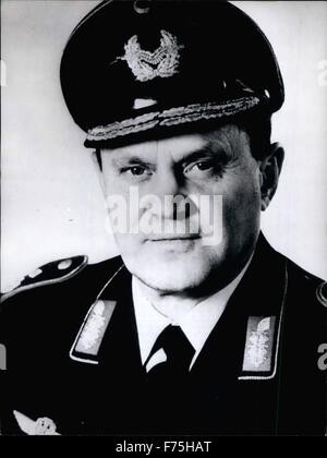 1972 - Ministro federale della difesa Leber ha scaricato due generale del West-German Air force: il Ministro federale della difesa, Georg Leber ha, ha scaricato il comandante generale del West German Air Force, tenente generale Walter Krupinski e la seconda al comando della Air Force, maggiore generale Karl Heinz Franke perché di avere detto cose che erano al di là di certi limiti. In un colloquio con i giornalisti che avevano difeso l invito della seconda guerra mondiale il veterano - Hans Ulrich Rudel, che è stata attiva in ala destra movimenti dopo la guerra per un tradizionale punto di incontro degli ex Luftwaffen m Foto Stock