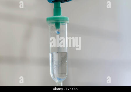 Vista ravvicinata di una flebo IV Foto Stock