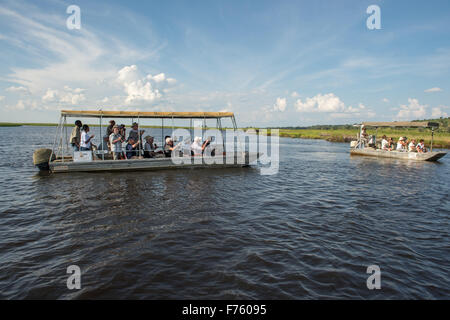 Kasane Botswana - Parco Nazionale Chobe turisti crociera sul fiume Chobe Foto Stock