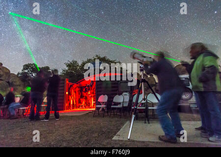 Una scena al pubblico "Parchi 'n stelle' guardare le stelle di notte, 15 marzo 2015, presso la città di roccia del parco statale, Nuovo Messico e al Foto Stock