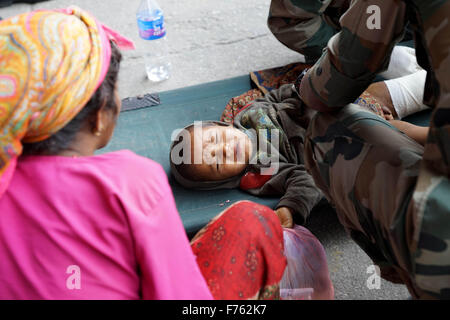 Terremoto, terremoto Nepal, terremoto 2015, terremoto Gorkha, terremoto vittima, Salvataggio terremoto, Kathmandu, Nepal, Asia Foto Stock