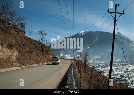 Strada per Sonmarg da Srinagar Kashmir India Asia Foto Stock