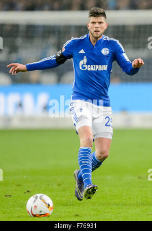 Gelsenkirchen (Germania). Xxi Nov, 2015. Schalke's Klaas-Jan Huntelaar in azione in Bundesliga tedesca partita di calcio tra FC Schalke 04 e FC Bayern Monaco di Gelsenkirchen (Germania), 21 novembre 2015. Foto: Thomas Eisenhuth/dpa - nessun filo SERVICE -/dpa/Alamy Live News Foto Stock