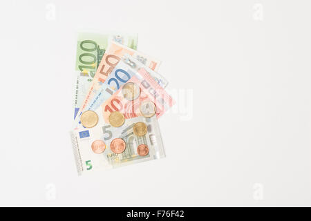 Varie euro Banconote e monete con valore diverso Foto Stock