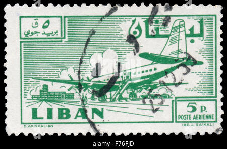 Libano - circa 1958: un timbro stampato in Libano mostra Douglas DC-6B piano a Khalde airport Foto Stock