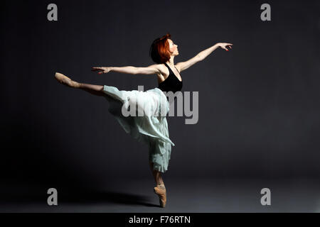 Ballerina di eseguire sul palco Foto Stock