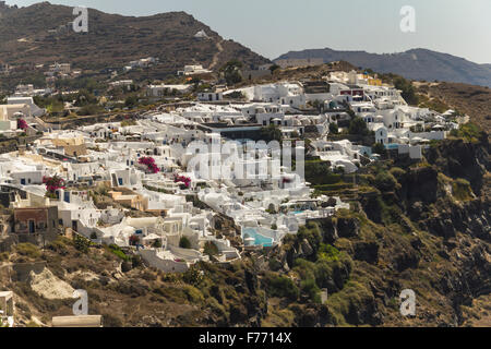 Villaggi sul bordo del cratere, Santorini, Grecia Foto Stock