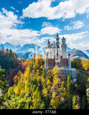 Il Castello di Neuschwanstein, Schwangau, Ostallgäu, Algovia, Svevia, Alta Baviera, Baviera, Germania Foto Stock