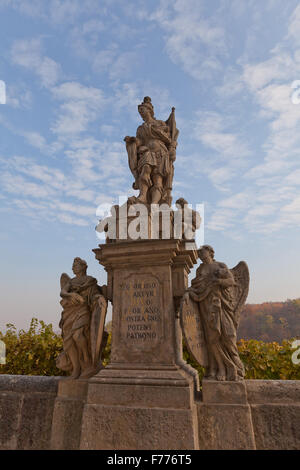 Statua (circa 18 c.) di San Floriano, Patrono dei vigili del fuoco vicino al Collegio gesuita di Kutna Hora (Sito UNESCO) Foto Stock