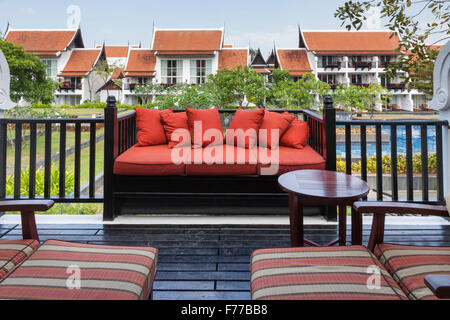 Veranda in un Marriott Hotel apartment stanza a Khao Lak Thailandia Foto Stock