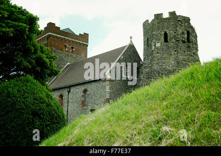 Medievale Castello di Dover sulla collina sopra Dover, Regno Unito Foto Stock