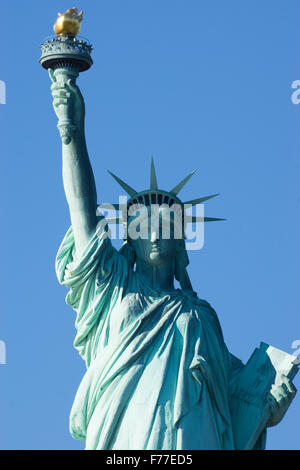 Statua della Libertà di New York, Stati Uniti, la statua della libertà con cielo blu, new york liberty Foto Stock