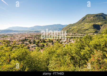 Vista sopra la città di Bolzano (Sout Alto Adige, Italia) Foto Stock