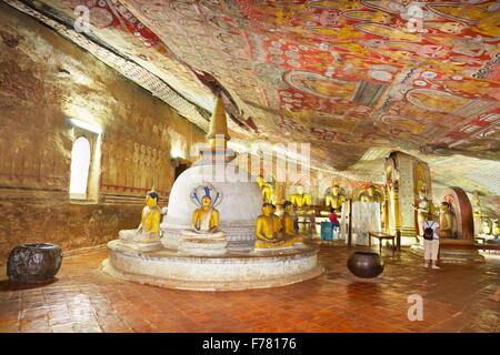 Sri Lanka - Buddish Tempio nella Grotta Dambulla, interno del tempio, provincia di Kandy, Patrimonio Mondiale dell UNESCO Foto Stock