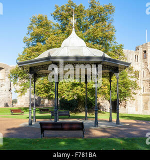 Il Bandstand a Newark Castle, Newark on Trent, Nottinghamshire, England, Regno Unito Foto Stock