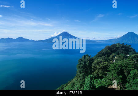 Lago Atitlan si colloca tra le Americhe" più belle, Guatemala. Foto Stock