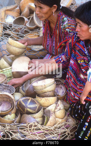 Solola il mercato del venerdì è uno dei più trafficati negli altopiani del Guatemala. Foto Stock