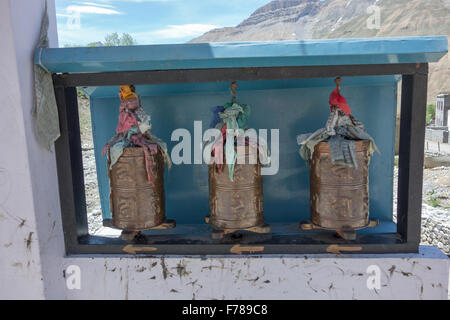 Spiti Valley, Himachal Pradesh, India - Le ruote della preghiera Foto Stock
