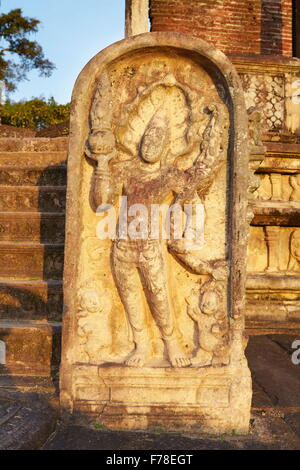 Sri Lanka - guardia di pietra nel tempio Vatadage, Polonnaruwa, antica zona della città, patrimonio mondiale dell UNESCO Foto Stock