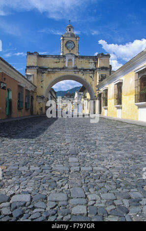 Santa Catarina Arch campate 5 Avenida Norte in Antigua, Guatemala. Foto Stock