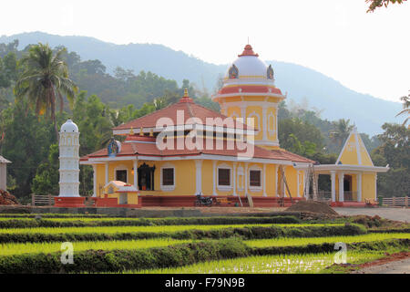 Un villaggio Hindu Temple un luogo di culto Foto Stock