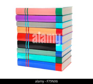 Pila di libri colorati su sfondo bianco Foto Stock