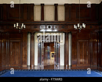 Con pannelli porta in casa di Victoria, Bloomsbury, London, England, Regno Unito Foto Stock