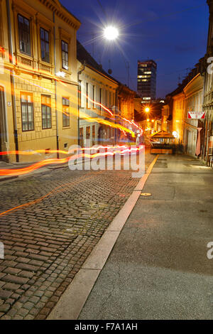 Zagabria notte, città alta, Radiceva street Foto Stock