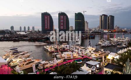 Sanya, cinese della provincia di Hainan. 27 Nov, 2015. Il 6 Cina Boat Show è tenuto in Sanya, una città costiera del sud della Cina di Hainan Provincia, nov. 27, 2015. Credito: Zhao Yingquan/Xinhua/Alamy Live News Foto Stock