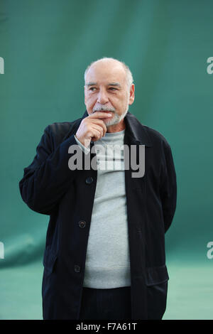 Un ritratto di Tahar Ben Jelloun in Charlotte Square Gardens durante l'Edinburgh International Book Festival. Foto Stock