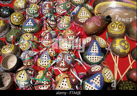 Artigianato fatti da gusci di noce di cocco a Ponce, Puerto Rico Foto Stock