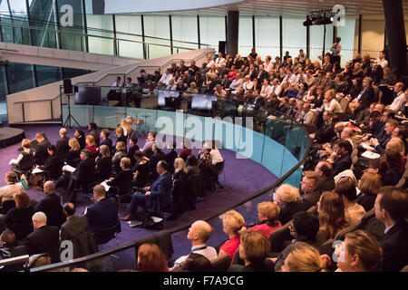 Municipio di Londra, Regno Unito. 27 Novembre, 2015. Quattro centinaia di scuole e college responsabili insieme con esperti internazionali e responsabili in materia di istruzione uniscono le forze a City Hall per la terza istruzione annuale conferenza organizzata dal sindaco di Londra. Credito: Paolo Davey/Alamy Live News Foto Stock