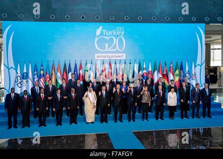 Stati Uniti Il presidente Barack Presidente Barack Obama si unisce al vertice G20 leader per una foto di gruppo durante il Vertice del G20 a Regnum Carya Resort Novembre 15, 2015 a Antalya, in Turchia. Foto Stock