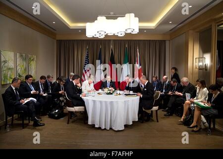 Stati Uniti Il presidente Barack Obama incontra con i leader europei per discutere gli attentati terroristici a Parigi e della lotta contro il terrorismo nel corso del vertice del G20 a Regnum Carya Resort Novembre 16, 2015 a Antalya, in Turchia. Foto Stock