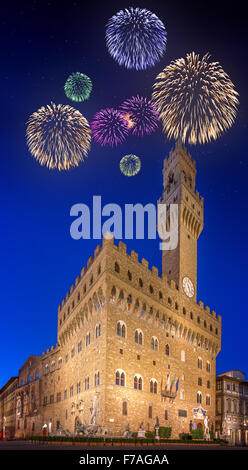 Il vecchio palazzo di notte Il Palazzo Vecchio o Palazzo della Signoria a Firenze. Foto Stock