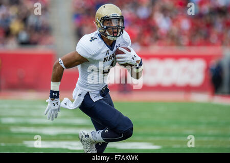 Houston, TX, Stati Uniti d'America. 27 Nov, 2015. Navy aspiranti guardiamarina wide receiver Jamir Tillman (4) scorre nella zona di estremità per un touchdown durante il secondo trimestre di un NCAA Football gioco tra la Marina aspiranti guardiamarina e l'Università di Houston Cougars a TDECU Stadium di Houston, TX.Trask Smith/CSM/Alamy Live News Foto Stock