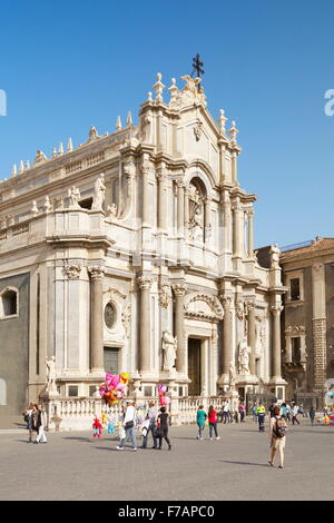 Catania Cattedrale di Sant'Agata, Piazza Duomo, Catania, Sicilia, Italia Foto Stock