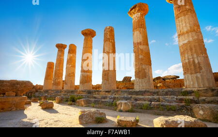 Valle dei Templi e Tempio di Ercole (Tempio di Eracle) Agrigento, Sicilia, Italia UNESCO Foto Stock