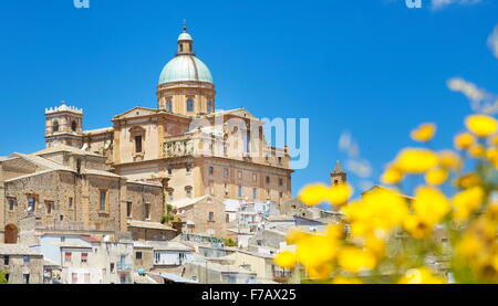 Piazza Armerina, vista cattedrale barocca del 1768, Sicilia, Italia Foto Stock