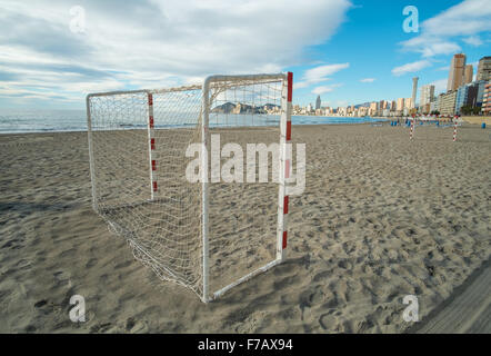 Beach soccer equipaggiamento su Benidorm spiaggia del resort, Costa Blanca, Spagna Foto Stock