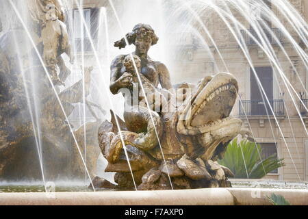 Diana fontana a Piazza Archimede, Ortigia, Siracusa, Sicilia, Italia UNESCO Foto Stock